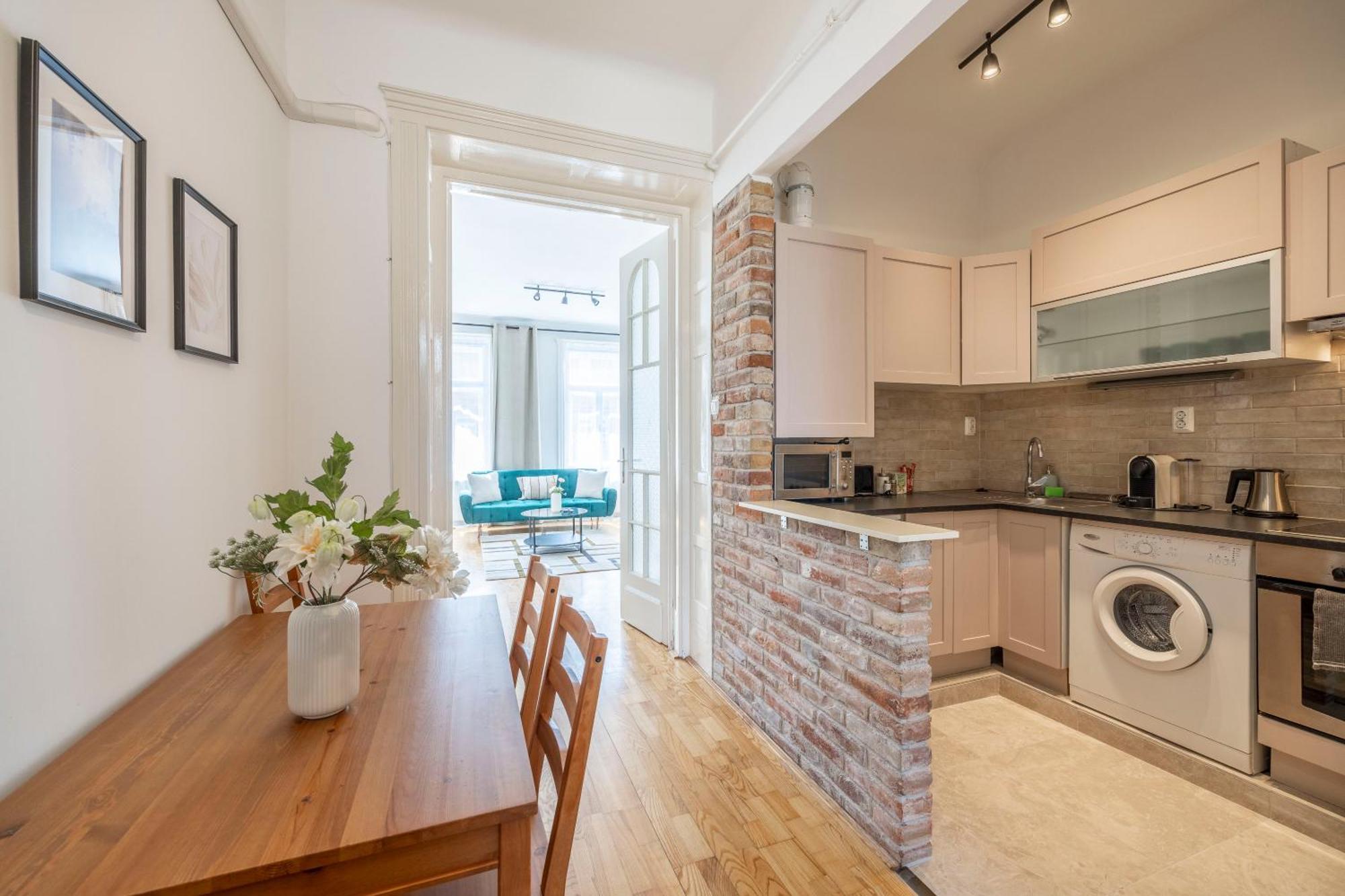 Stylish & Cozy City Center Apartment By Prestige Homes Budapest Exterior foto